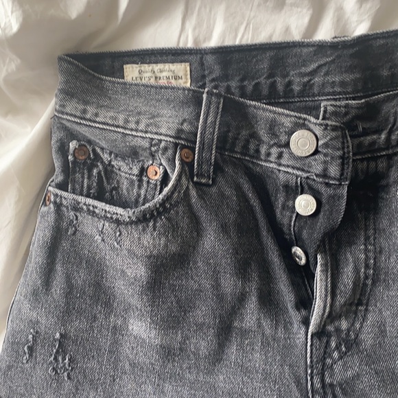 Levi 501 Shorts - Picture 4 of 7